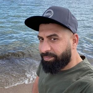 Meet your Posher, Carlos